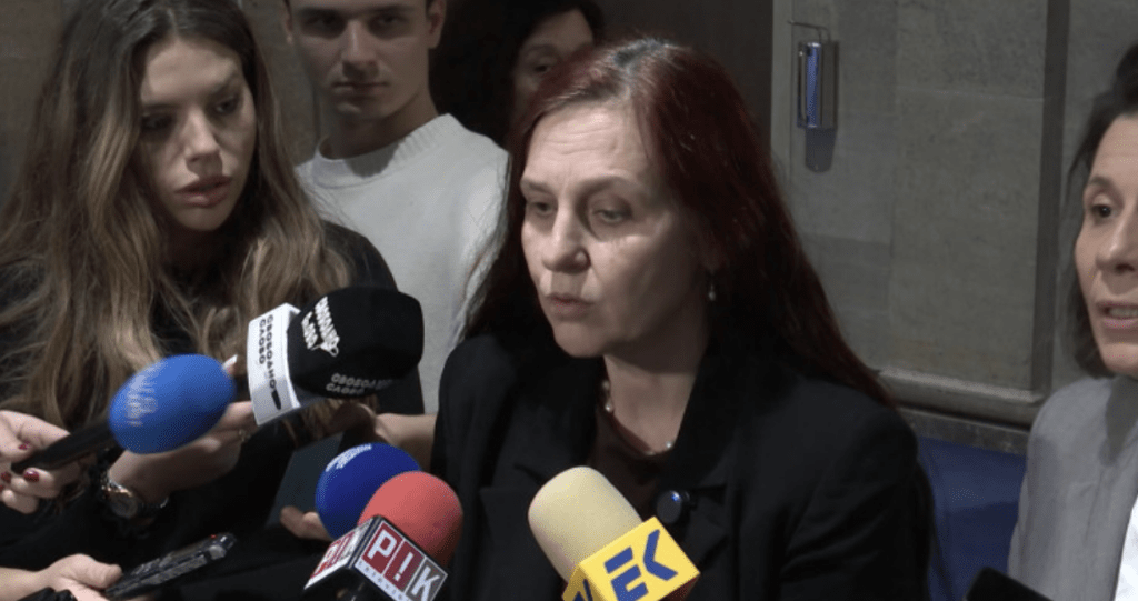 Майката на един от задържаните на протеста твърди, че синът й е бит от полицаи, а момичета са връзвани