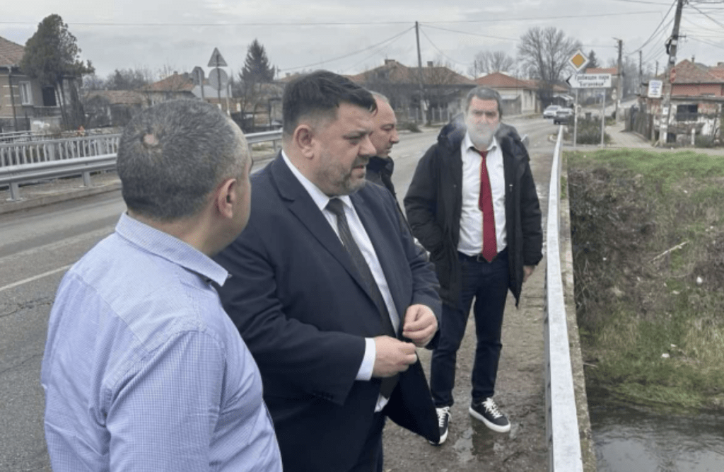 Зафиров инспектира критични непочистени речни участъци по поречието на река Струма