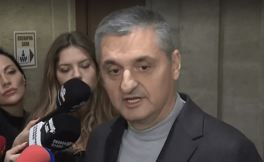 Добрев: Едни политически шарлатани ме карат да свалим правителство, в което те довчера искаха да участват