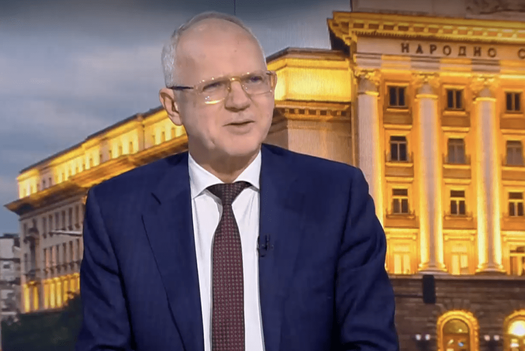 Васил Велев: Преминаването към еврото протича спокойно, без сериозни сътресения