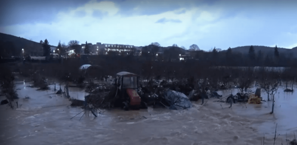 Спасиха баща и син от Крумовград, блокирани с часове в река Арда
