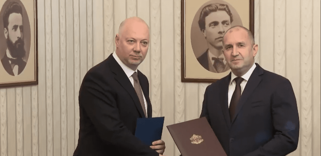 Премиерът отиде да вземе първия мандат за съставяне на правителство