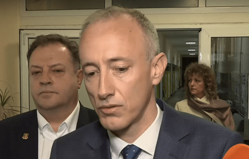 Вълчев: Телефоните рушат мотивацията на учениците по математика и природни науки