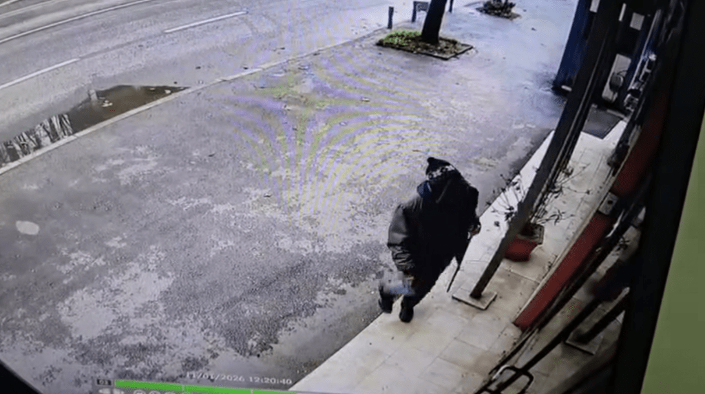 Вандалска атака над българското посолство в Скопие