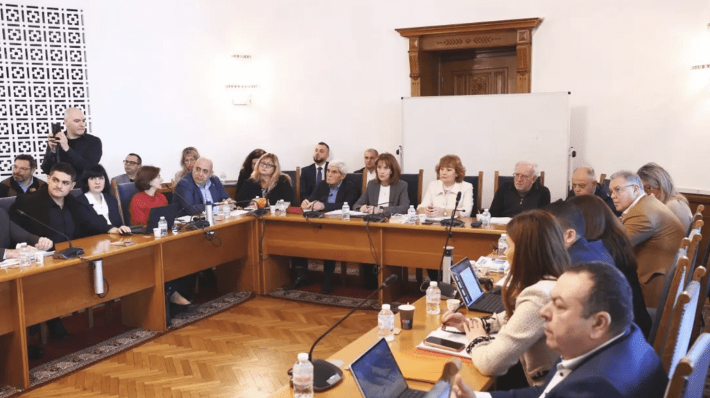 Правната комисия отхвърли проекта за изцяло машинно гласуване на ПП-ДБ