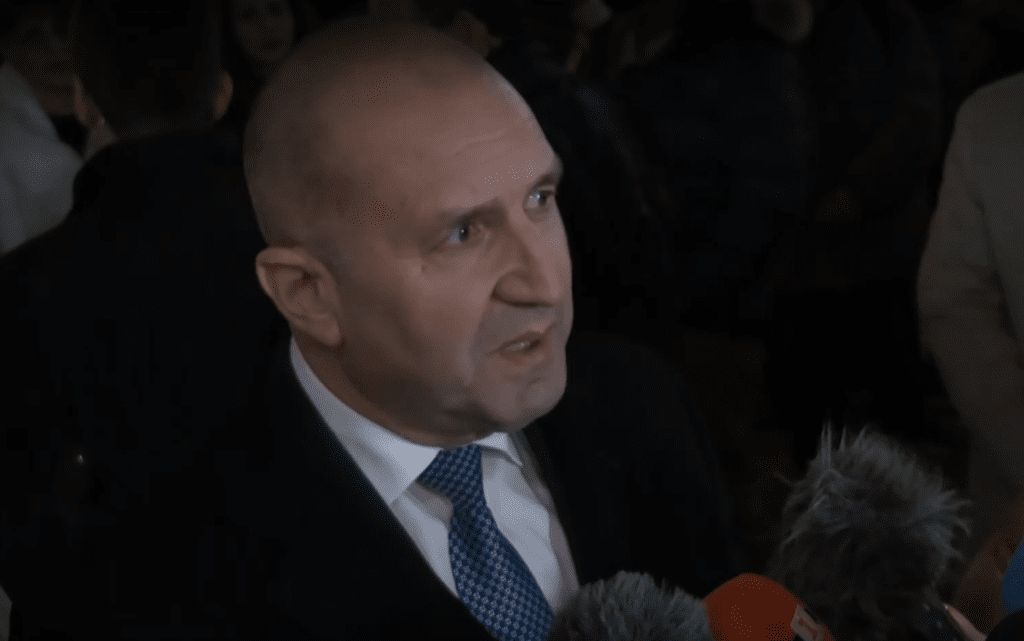 Радев: Призовавам цялото общество внимателно да следи действията на служебния кабинет