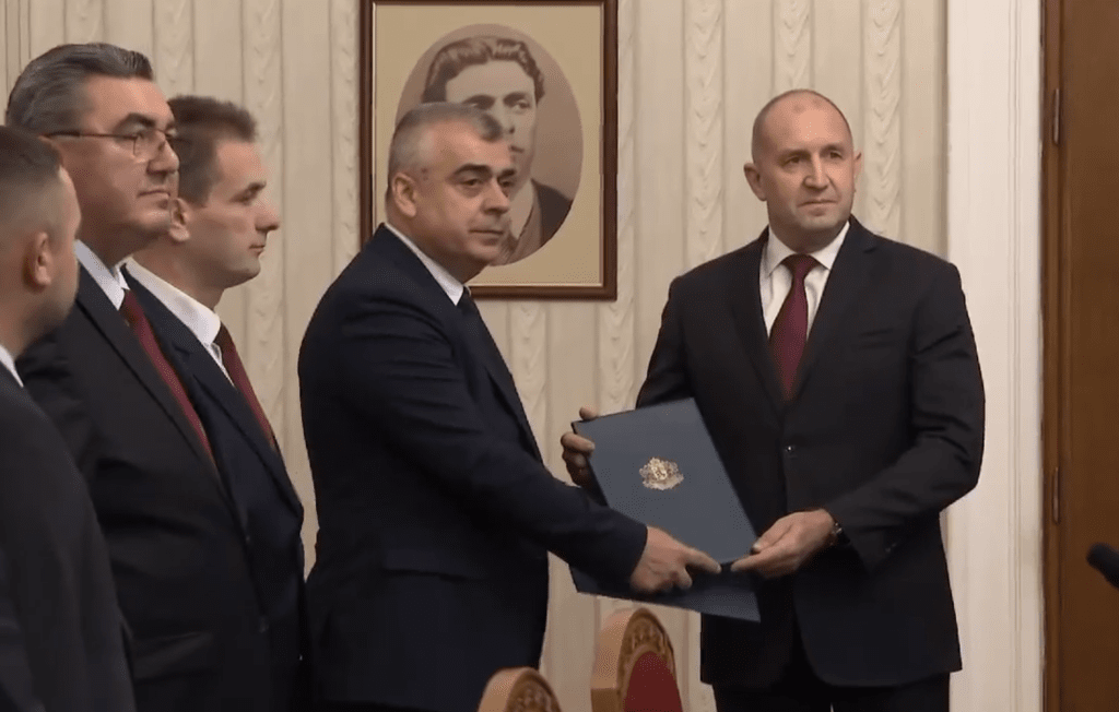 АПС върна неизпълнен третия проучвателен мандат