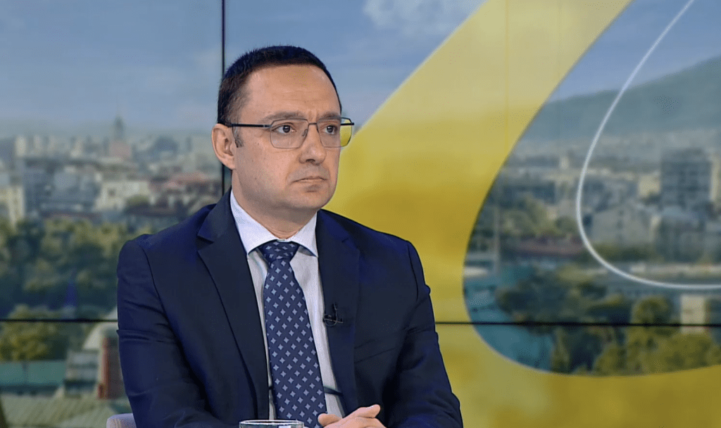 Джартов: При пожат в жилищни сгради по-безопасно е хората да останат в домовете си