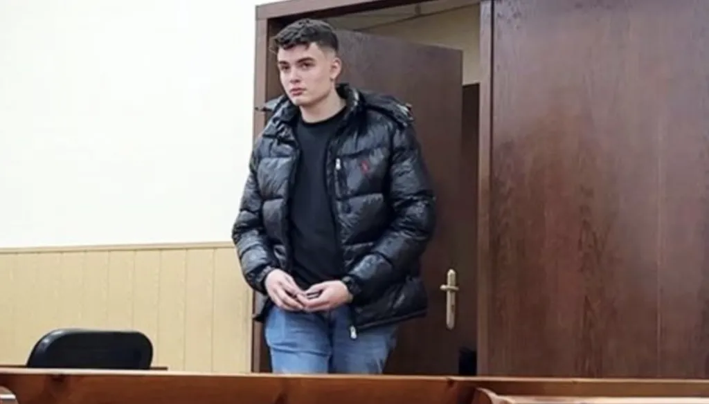 10 месеца условно за Бобоков-син, държал 122 г марихуана