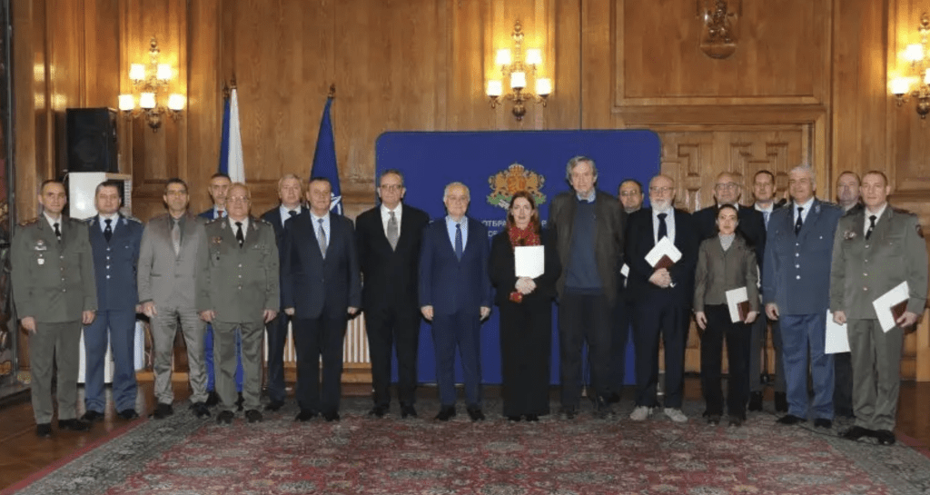 Учени и преподаватели получиха възпоменателни медали „140 години от Сръбско-българската война“