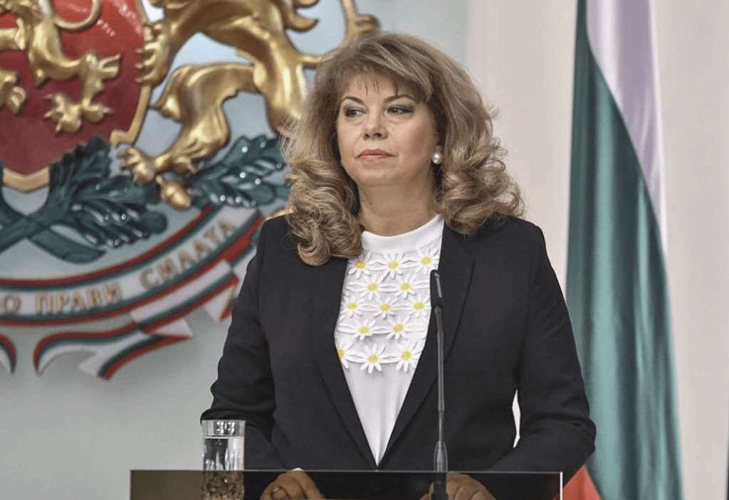 Президентът Йотова връчва голямата награда на БНР
