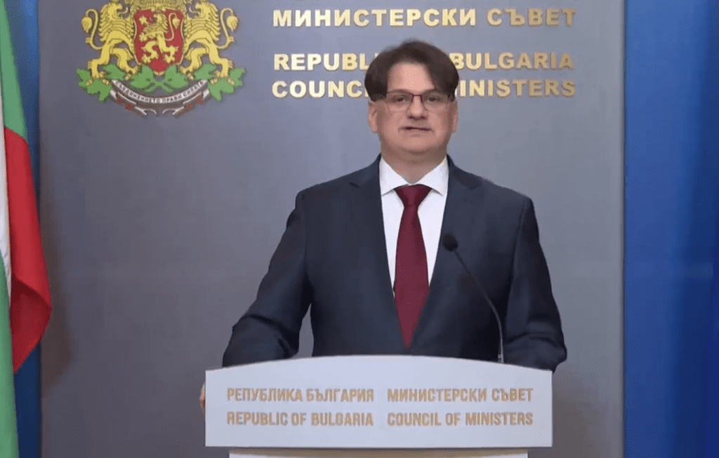 Министър Бачев: Приключи 20-годишната сага с античния театър „Сердика“