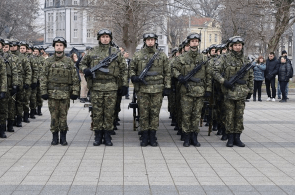 Български военен контингент бе изпратен тържествено за участие в Стабилизиращите сили на НАТО в Косово