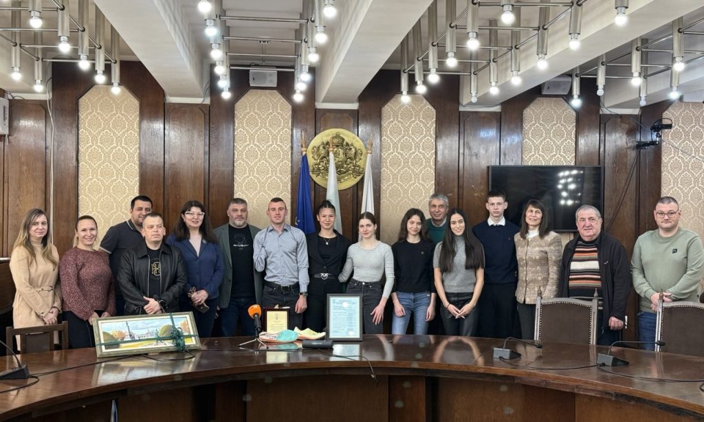 Световният и европейски шампион Християн Стоянов бе удостоен с почетен плакет в Русе