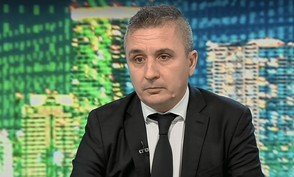 Александър Николов: Продажбата на активите на „Лукойл“ е сигнал за промяна, но държавата не бива да абдикира