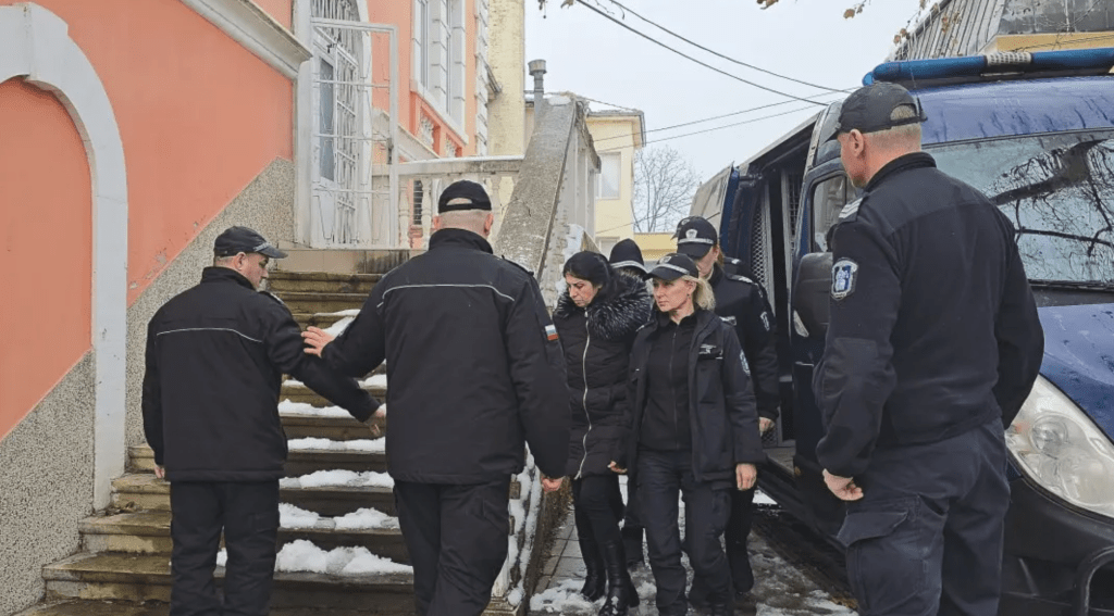 Анита Вачкова и Детелин Аврамов пред съда в Свищов