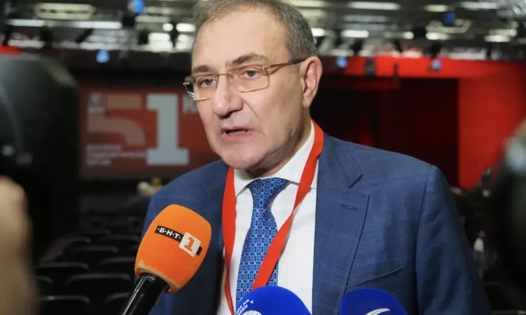 Гуцанов поиска оставката на Крум Зарков