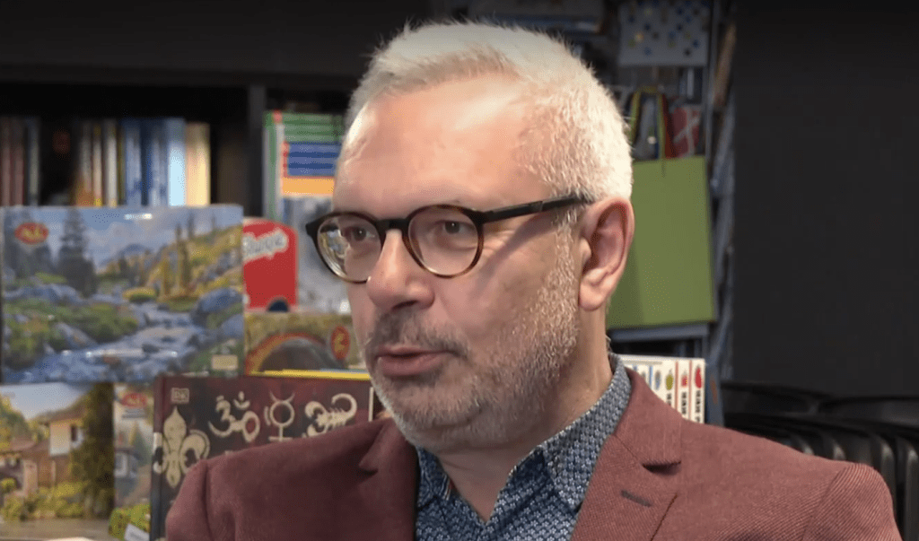 Проф. Момчил Методиев – за кукловодите на промените и ролята на ДС