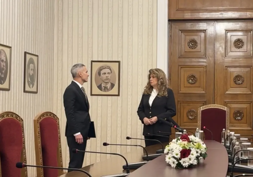 Андрей Гюров представи служебния кабинет