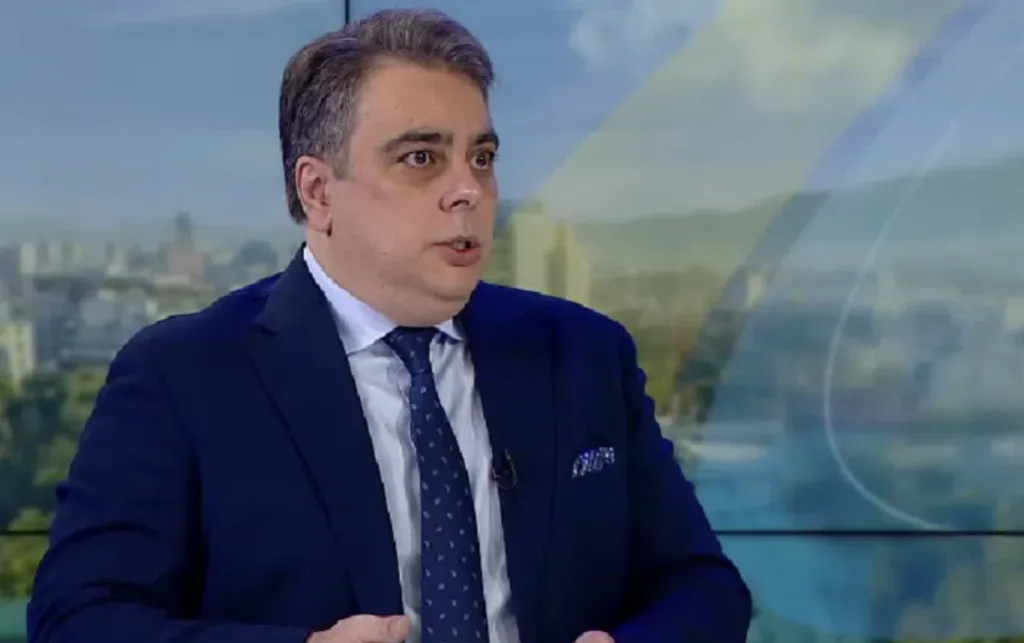 Асен Василев: Не знам имената в служебния кабинет на Гюров