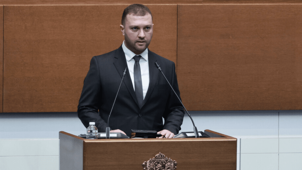 Едис Даудов изкара по-малко от половин час като депутат от АПС