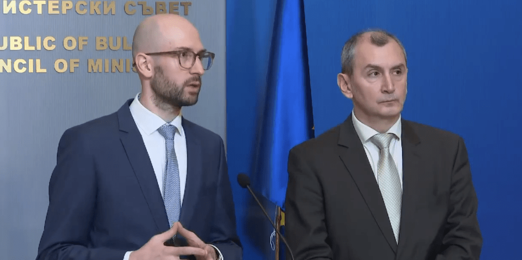 Кабинетът обяви договори за обществени поръчки, които се проверяват