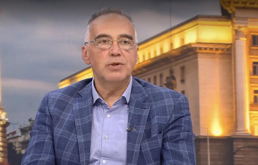 Антон Кутев: Радев не мълчи, а действа прецизно