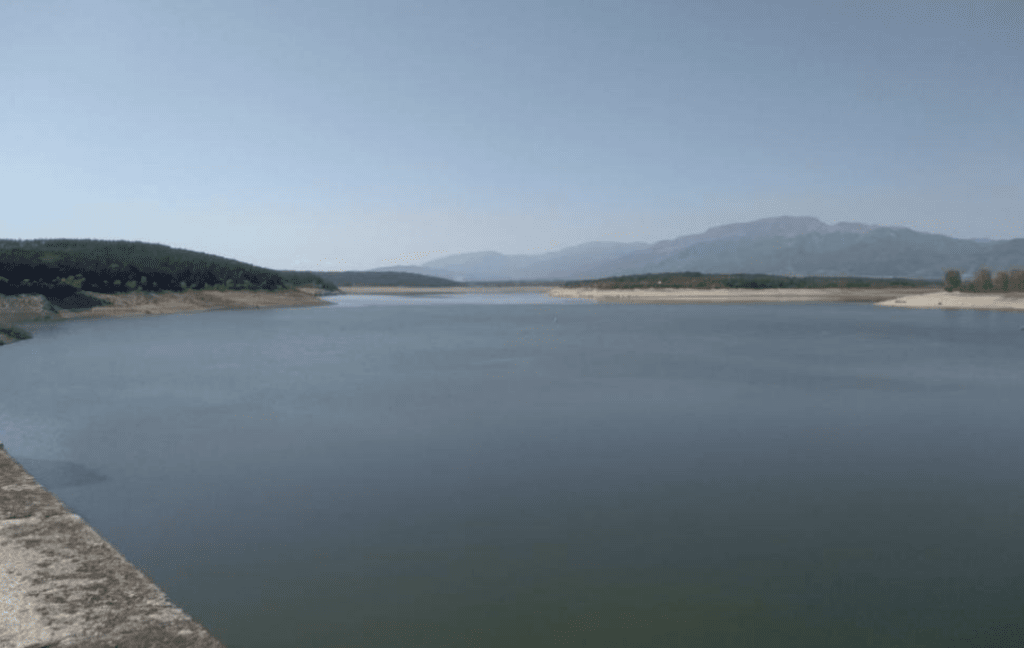 Започна контролирано изпускане на водите на язовир „Копринка“