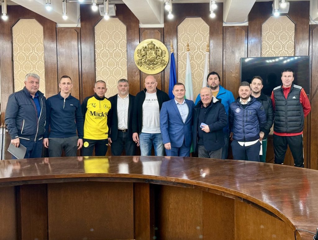 Футболните клубове в Русе подписаха Етичен кодекс за сътрудничество в подкрепа на детско-юношеския футбол