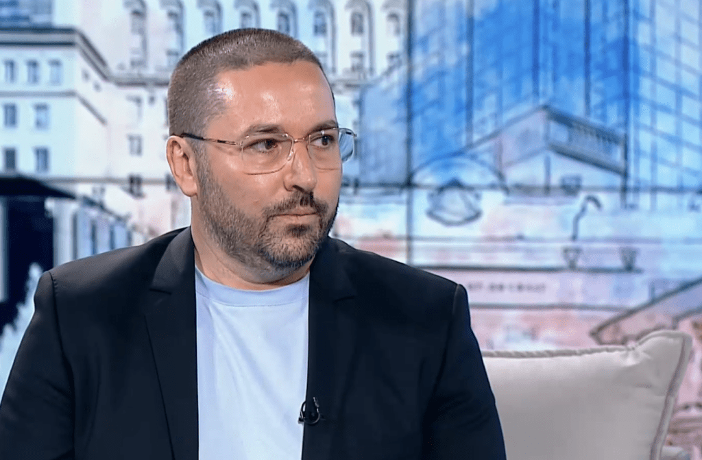 Николай Попов чрез своето гражданско движение „Сияние“ влиза в политиката