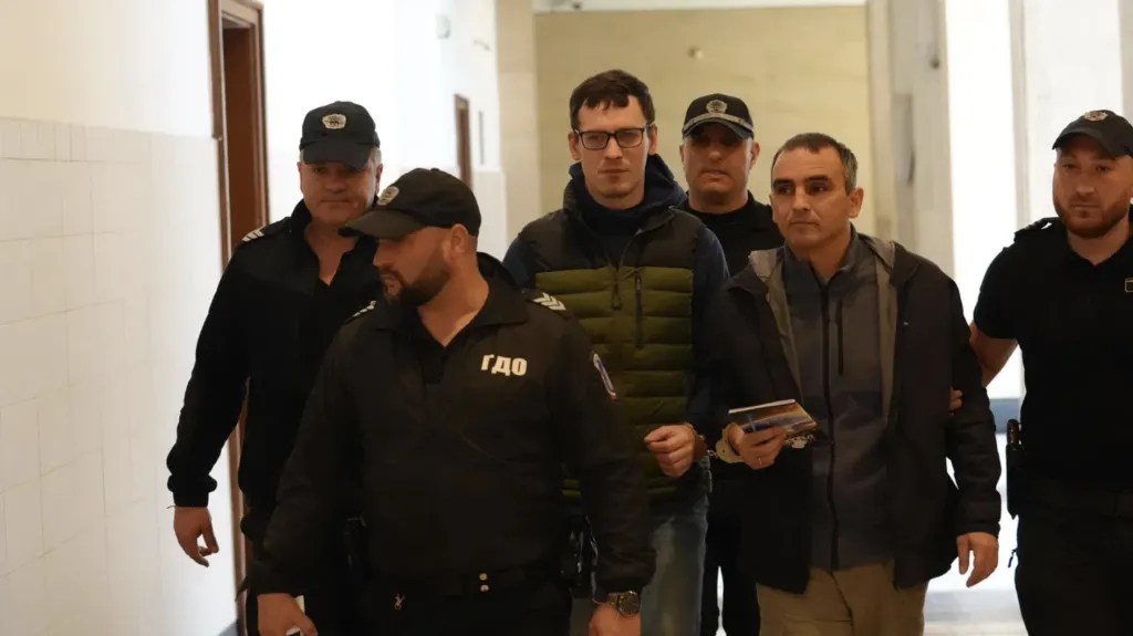 Двамата бивши украински военни, задържани у нас за шпионаж, остават в ареста