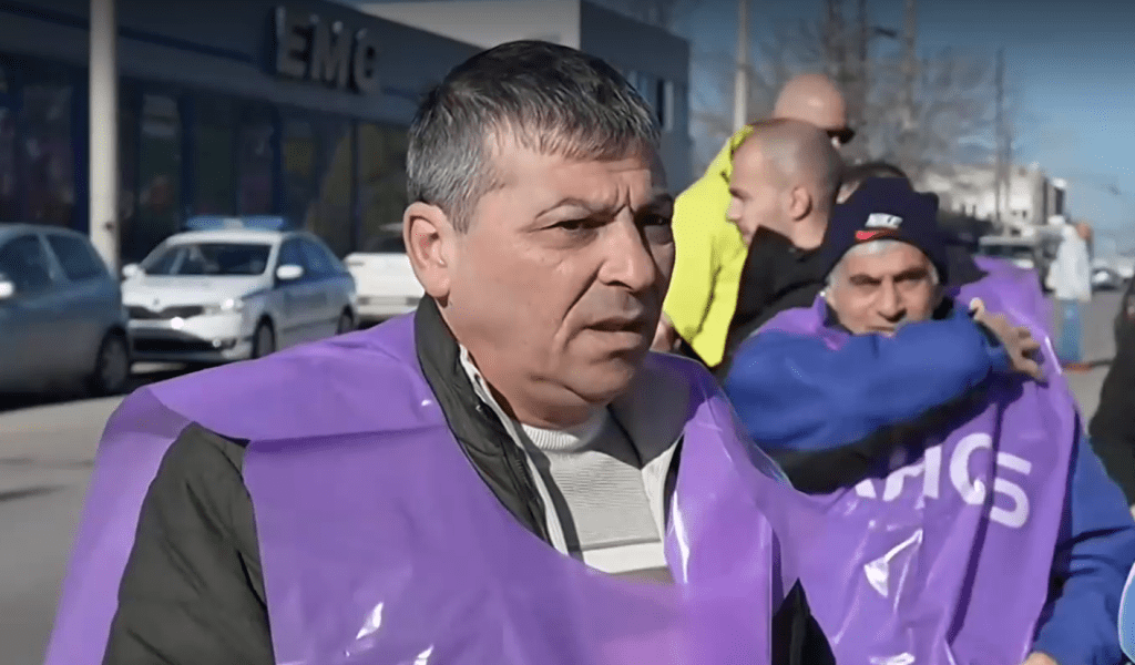 Служители на градския транспорт в Русе излязоха на протест