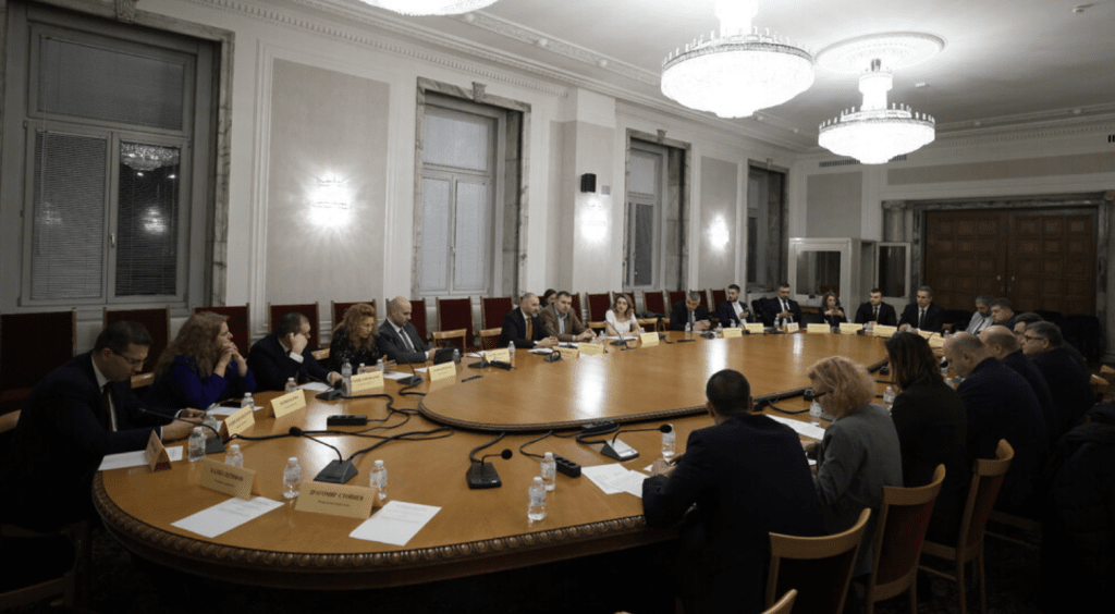 Заседанието на енергийната комисия се провали отново заради липса на кворум