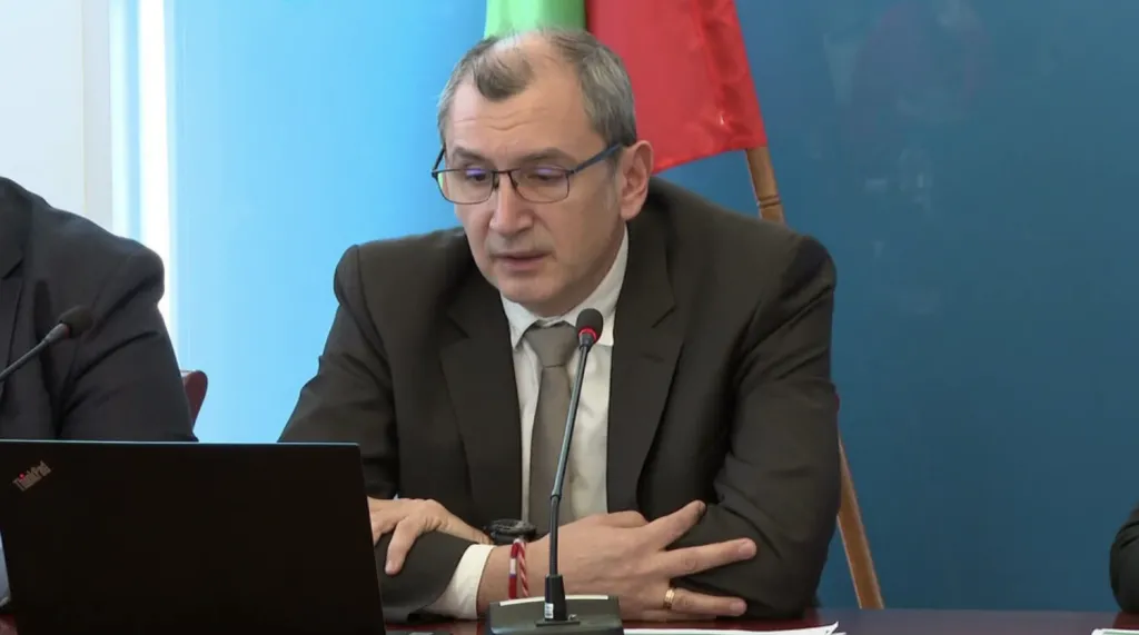 МЗ: Има сериозно изоставане при изграждането на базите за медицинските хеликоптери