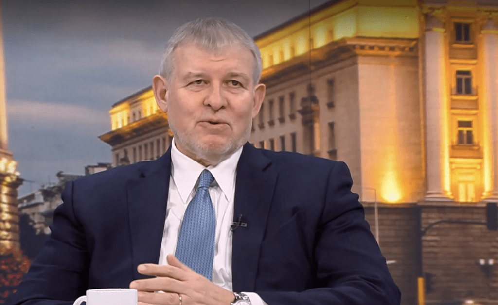 Румен Христов: СДС работи сякаш на улицата след отнемането на централата