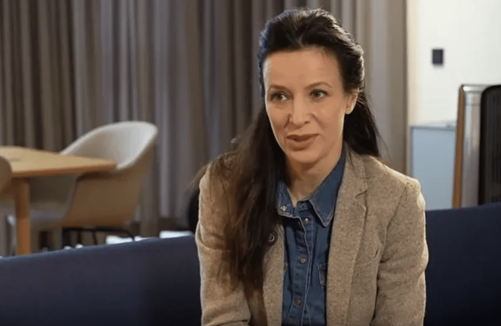 Яна Маринова израснала на улицата, а пробила в киното с виц