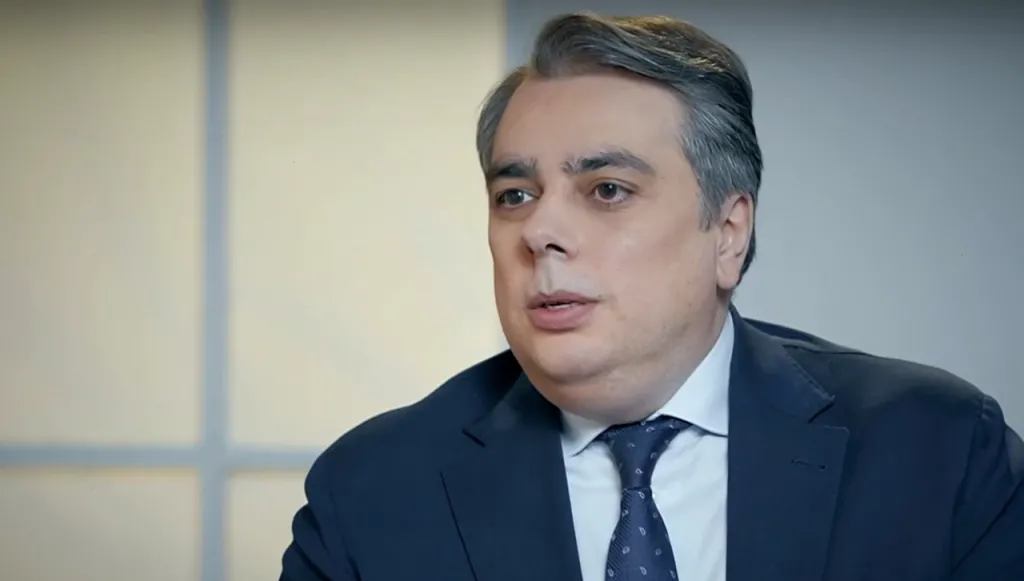 Асен Василев за бюджета на НЗОК: Всеки гражданин (от бебето до пенсионера) плаща по 65 евро повече