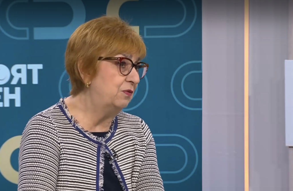 Проф. Екатерина Михайлова: Служебният кабинет не може да иска вот на доверие, но може да сключва договори