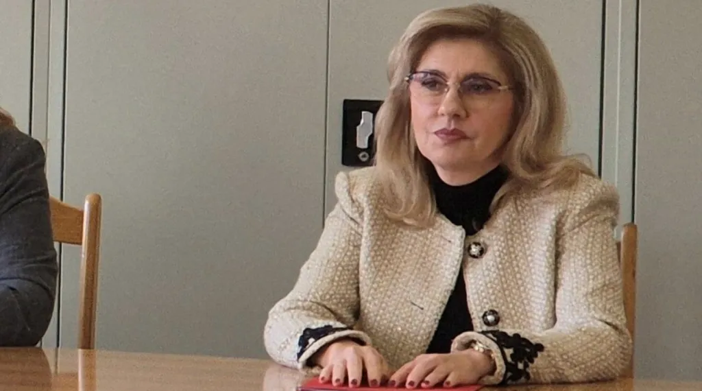 Прокурорската колегия на ВСС отложи разглеждането на отстраняването на Емилия Русинова