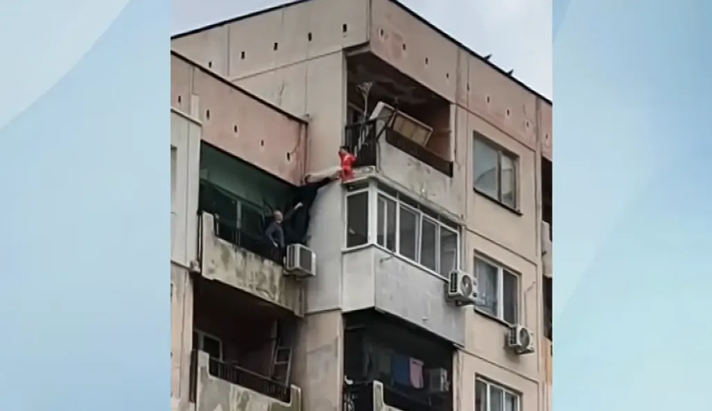 Приемно семейство предлага дом и за двете деца от Ямбол