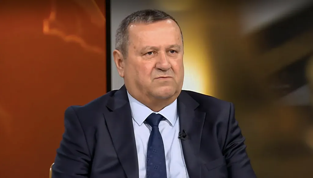 Адемов: Подготвя се нова наредба, въвеждаща ясно разграничение между „енергийно бедни“ и „енергийно уязвими“ групи