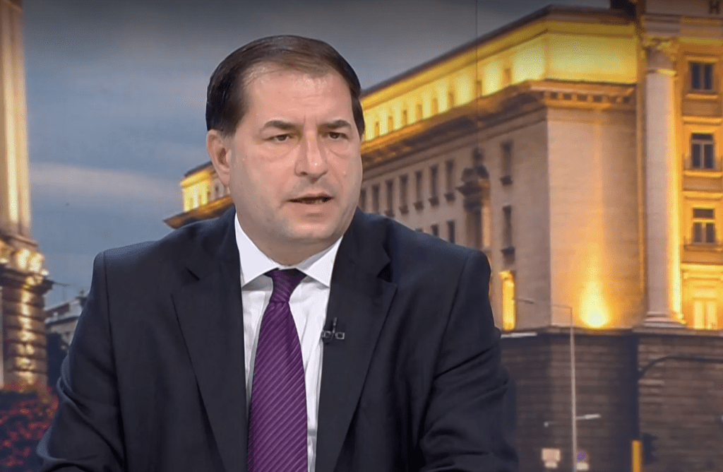 Доц. Борислав Цеков: Кампанията е вяла, безидейна, на много ниско политическо равнище