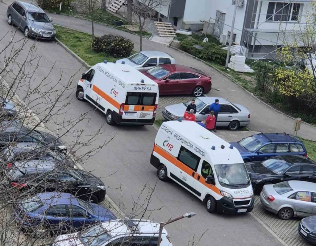 Работник е в тежко състояние след падане от скеле в Бургас