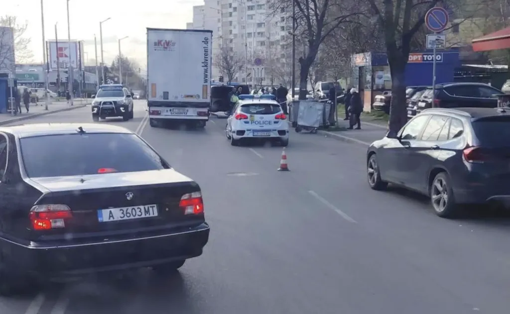 Камион блъсна и уби жена в София