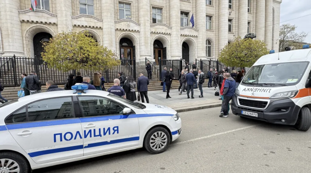 Сигнал за бомба евакуира Съдебната палата в София