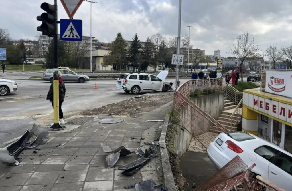 Тежка катастрофа в Шумен прати трима души в болница