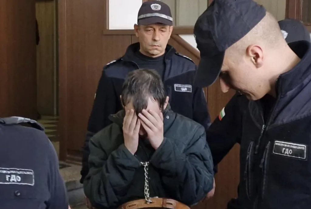 Обвиненият в убийството на баща си в Мартин Родов сам поиска да остане в ареста