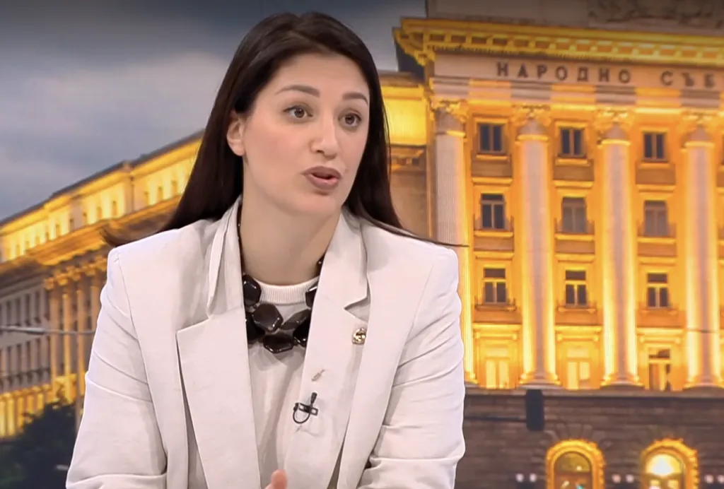 Евелина Славкова: Хората решиха, че този път няма да бъдат пасивни към изборния процес