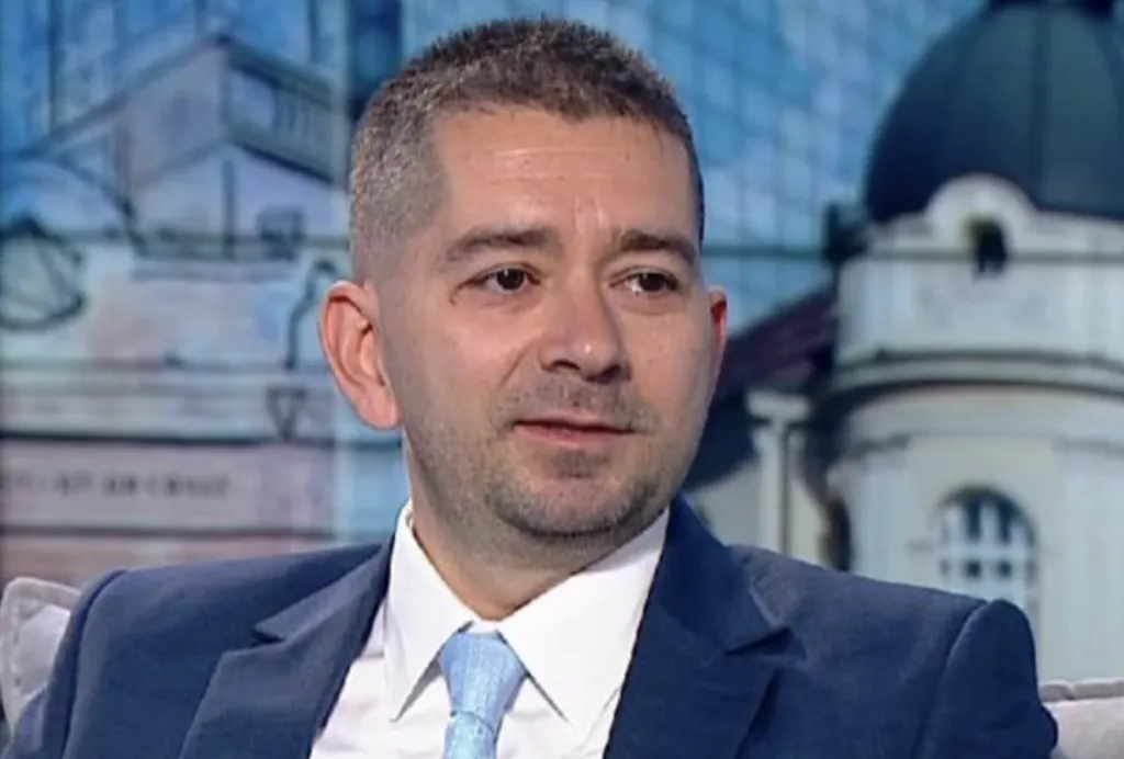 Слави Василев: Румен Радев ще е премиер, по-подготвен е от Сакскобургготски