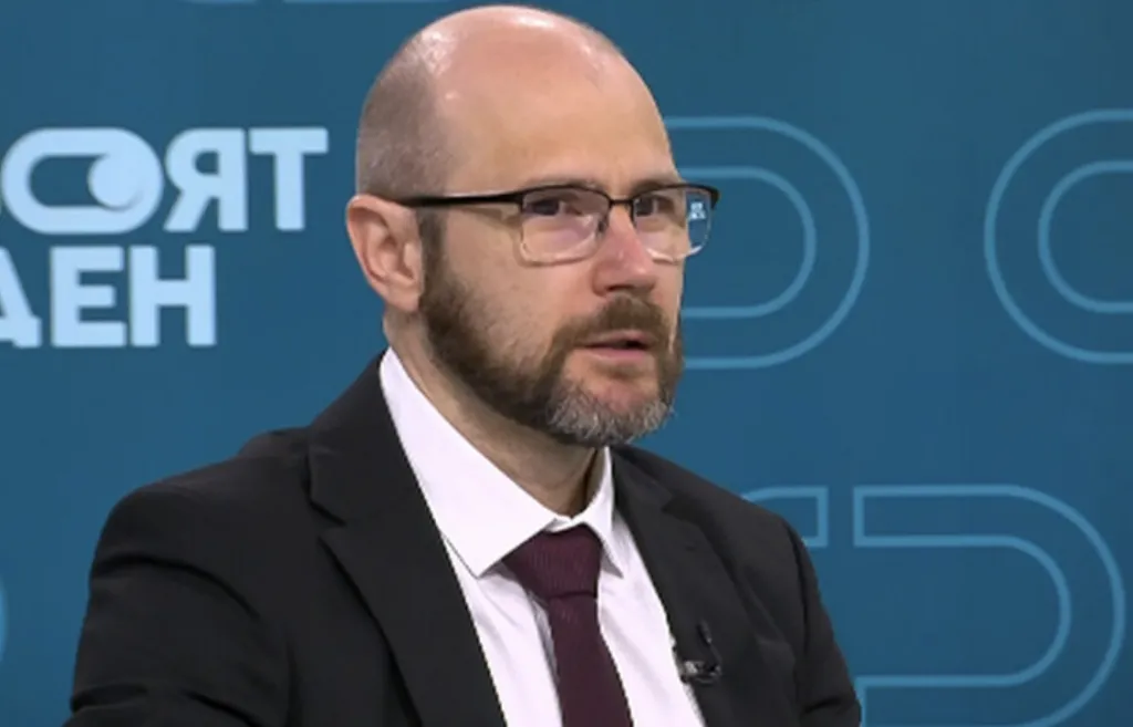 Янкулов: Сарафов изчака преформатиране на политическия терен, за да се оттегли